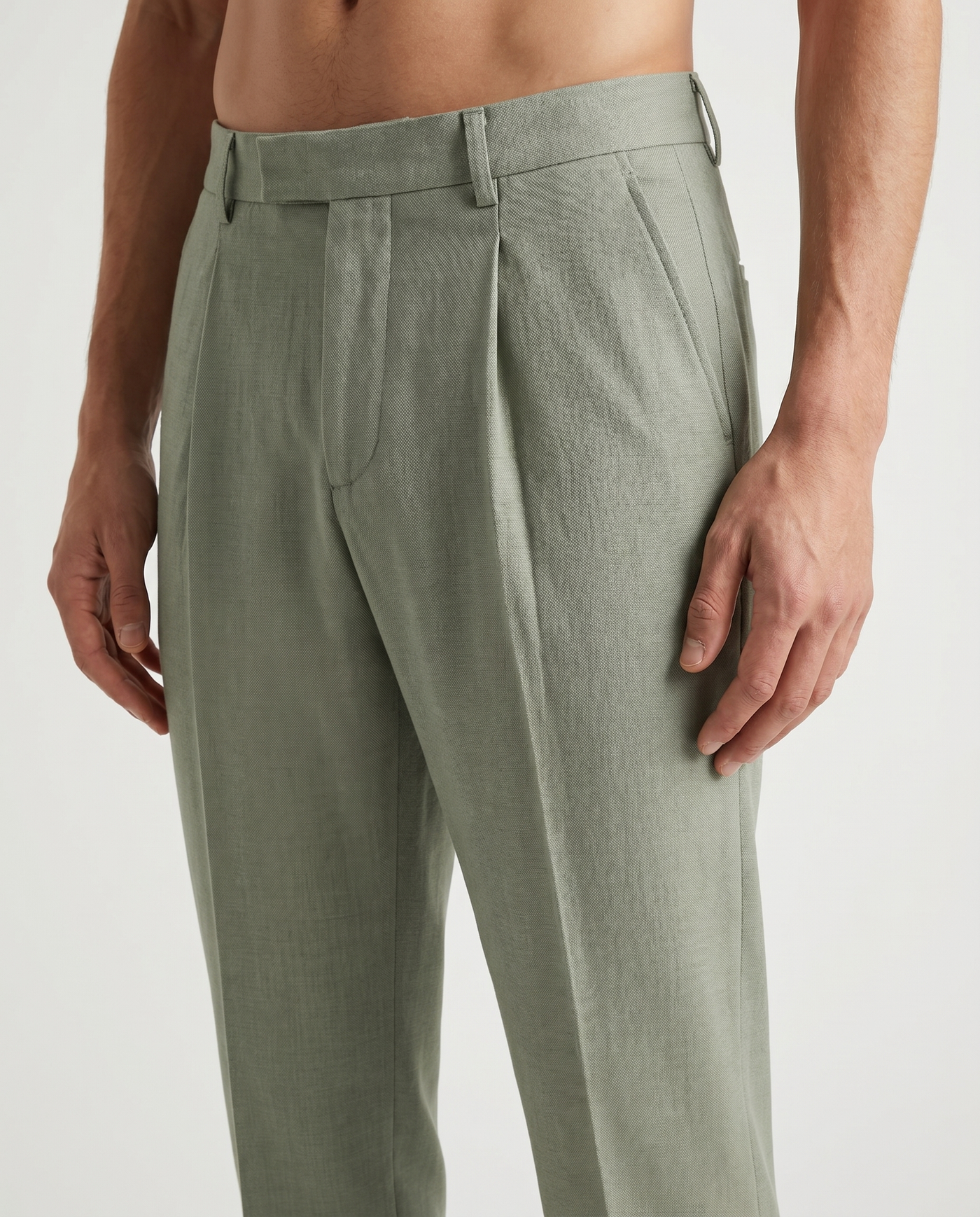 Built to hold its line — Men's Green Light Pleated Trousers