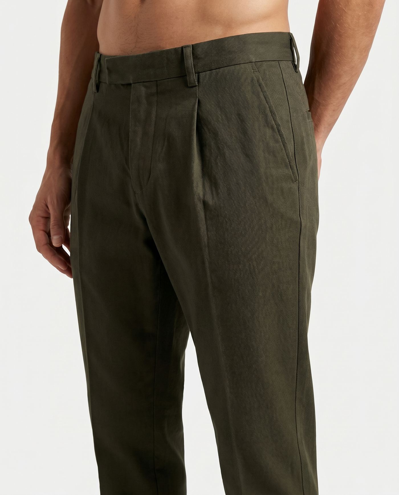 Built to hold its line — Men's Dark Green Pleated Trousers