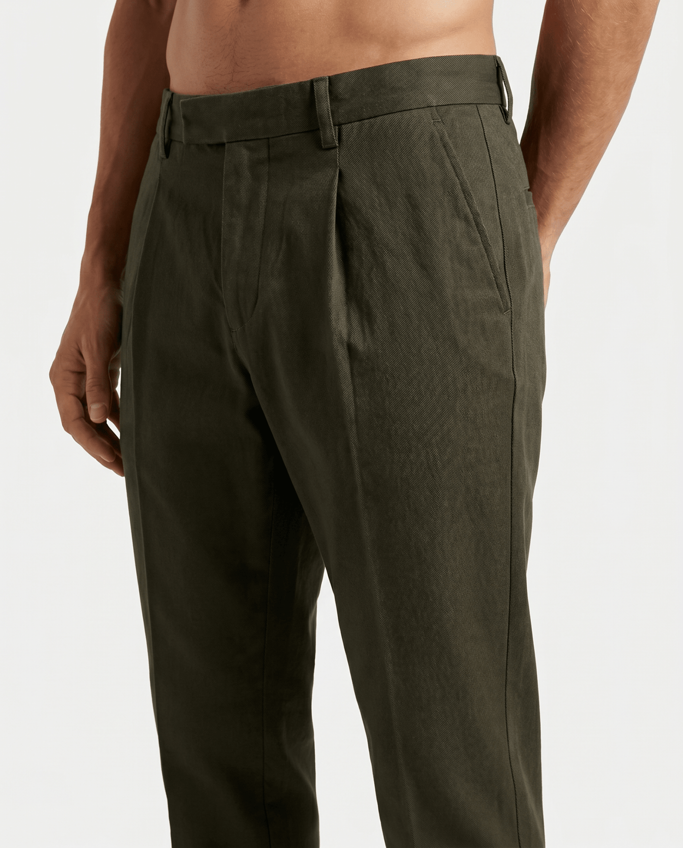 Built to hold its line — Men's Dark Green Pleated Trousers