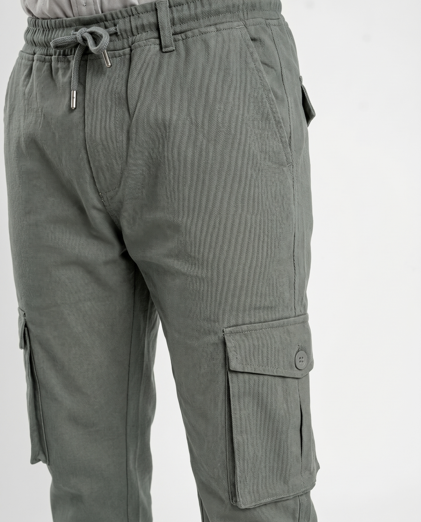 Built to hold its line — Men's Charcoal Cargo Trousers