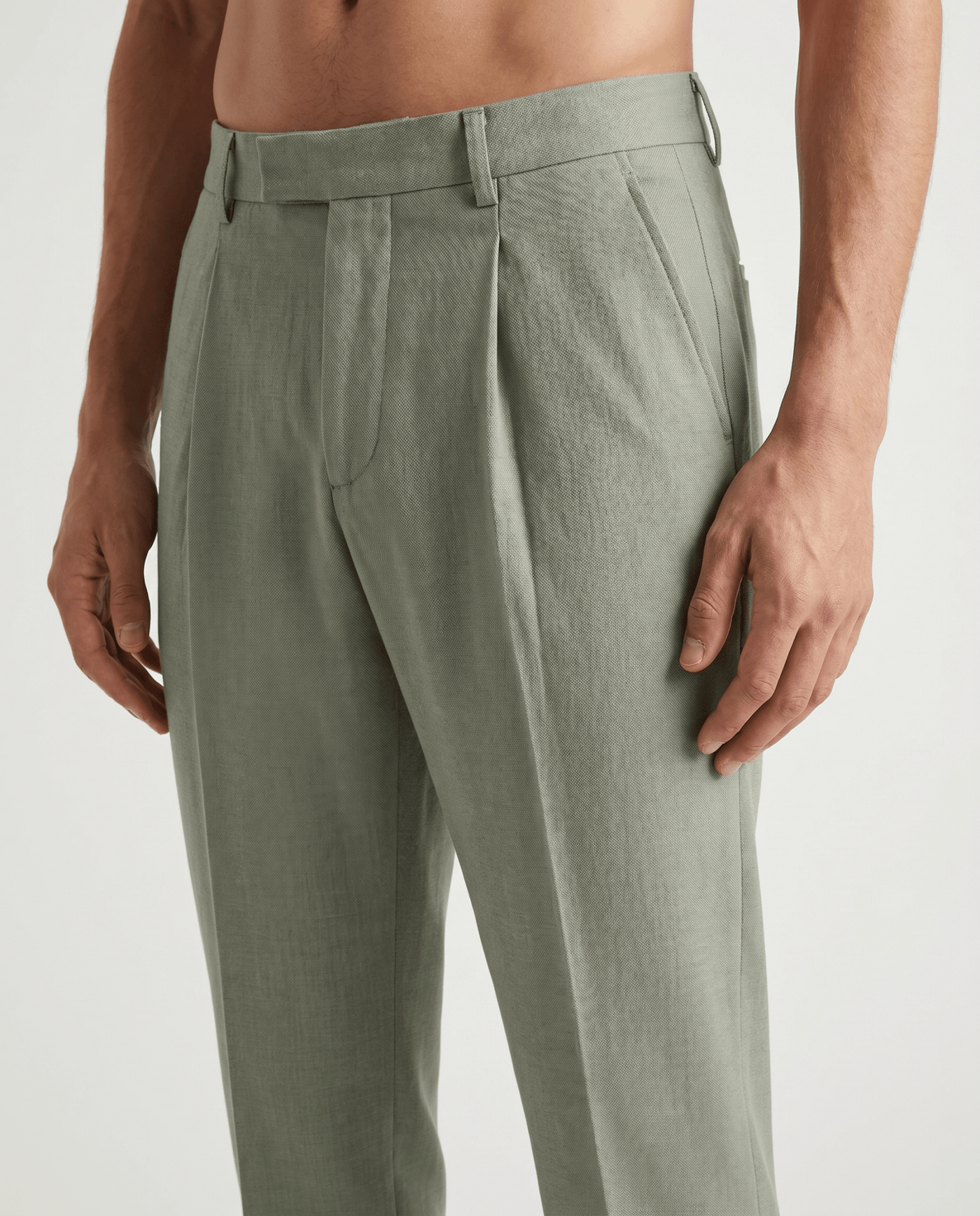 Built to hold its line — Men's Green Light Pleated Trousers